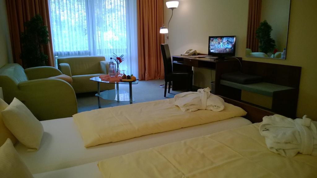 Landhotel Vierjahreszeiten Bad Konigshofen im Grabfeld Δωμάτιο φωτογραφία